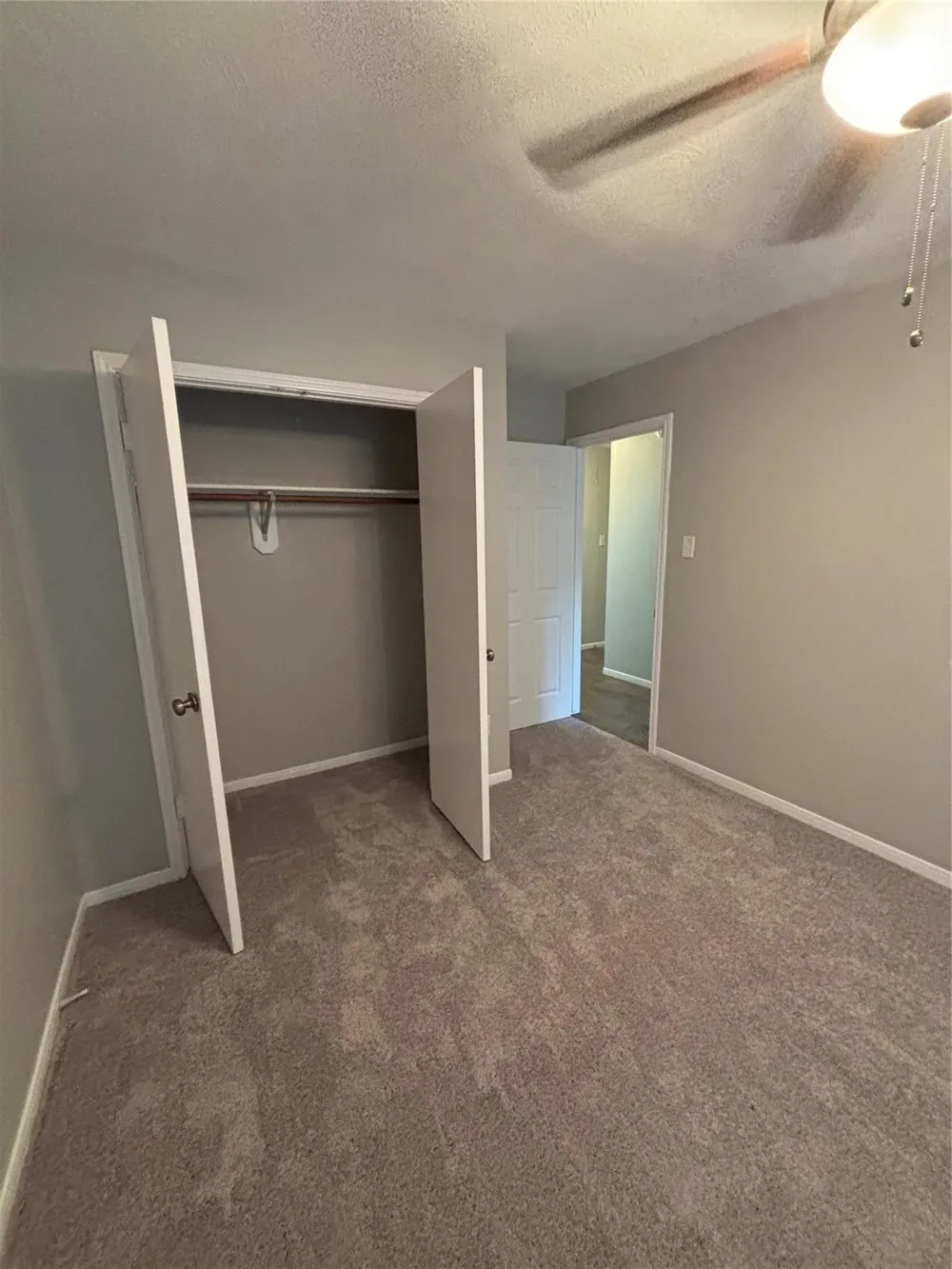 1702 Oak Ridge Drive Kemah, TX 77565