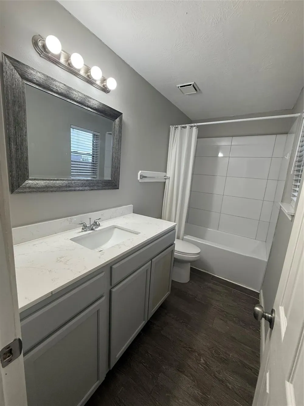 1702 Oak Ridge Drive Kemah, TX 77565