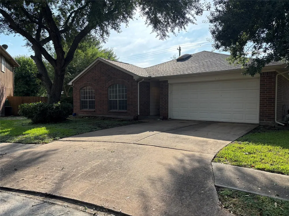 1702 Oak Ridge Drive Kemah, TX 77565