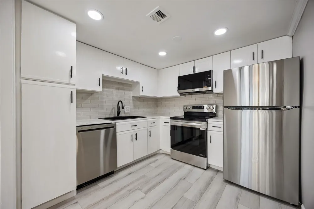 2016 Main Street #903 Houston, TX 77002