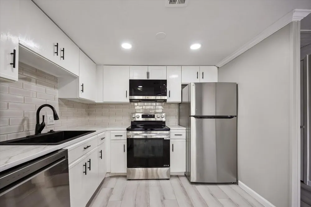 2016 Main Street #903 Houston, TX 77002