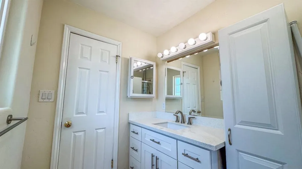 4004 Terrace Court San Diego, CA 92116