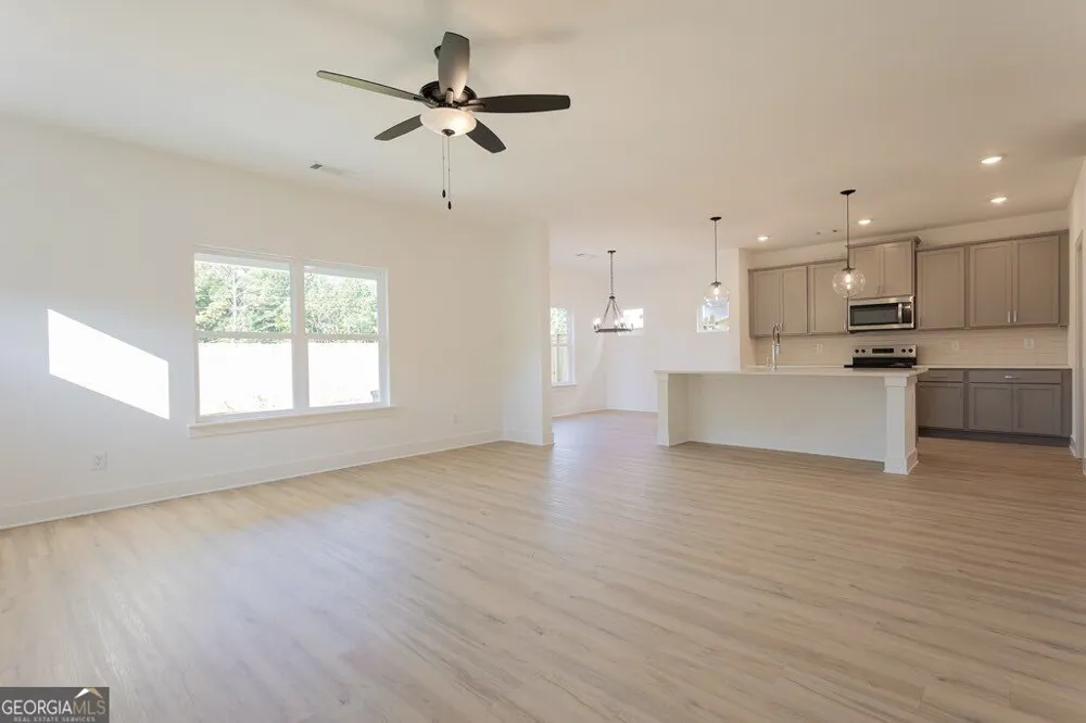 3041 Sea Aster WAY Buford, GA 30519