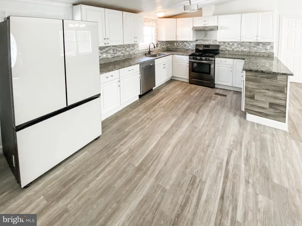 210 5TH STREET Lothian, MD 20711
