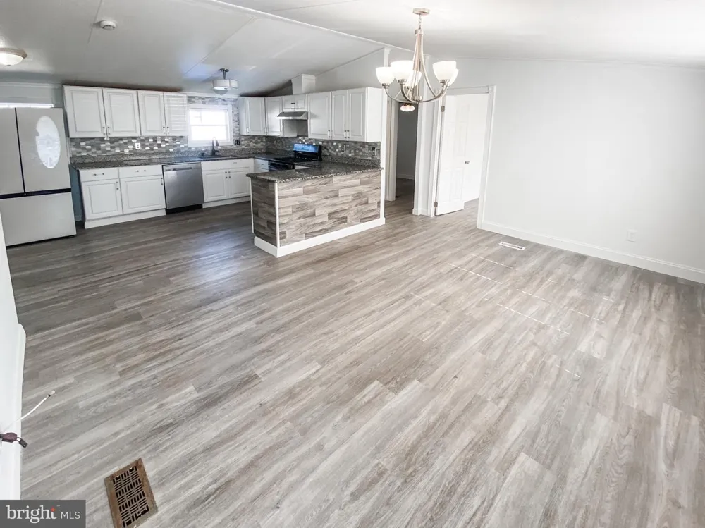 210 5TH STREET Lothian, MD 20711