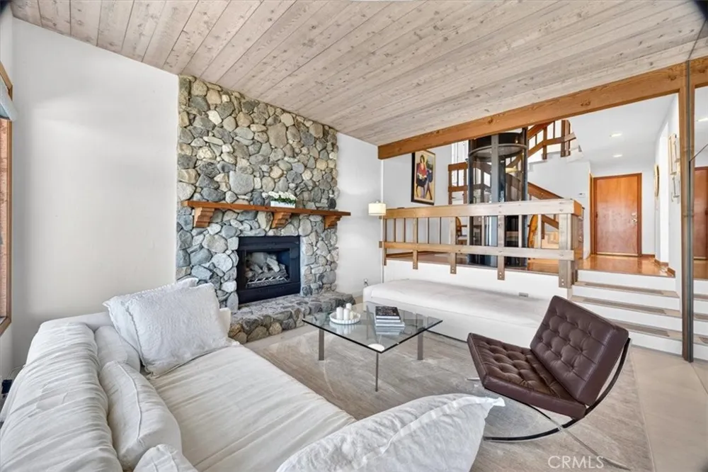 1361 La Mirada Laguna Beach, CA 92651