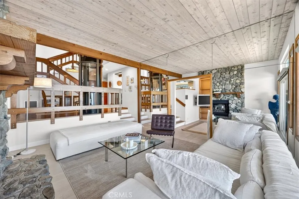 1361 La Mirada Laguna Beach, CA 92651
