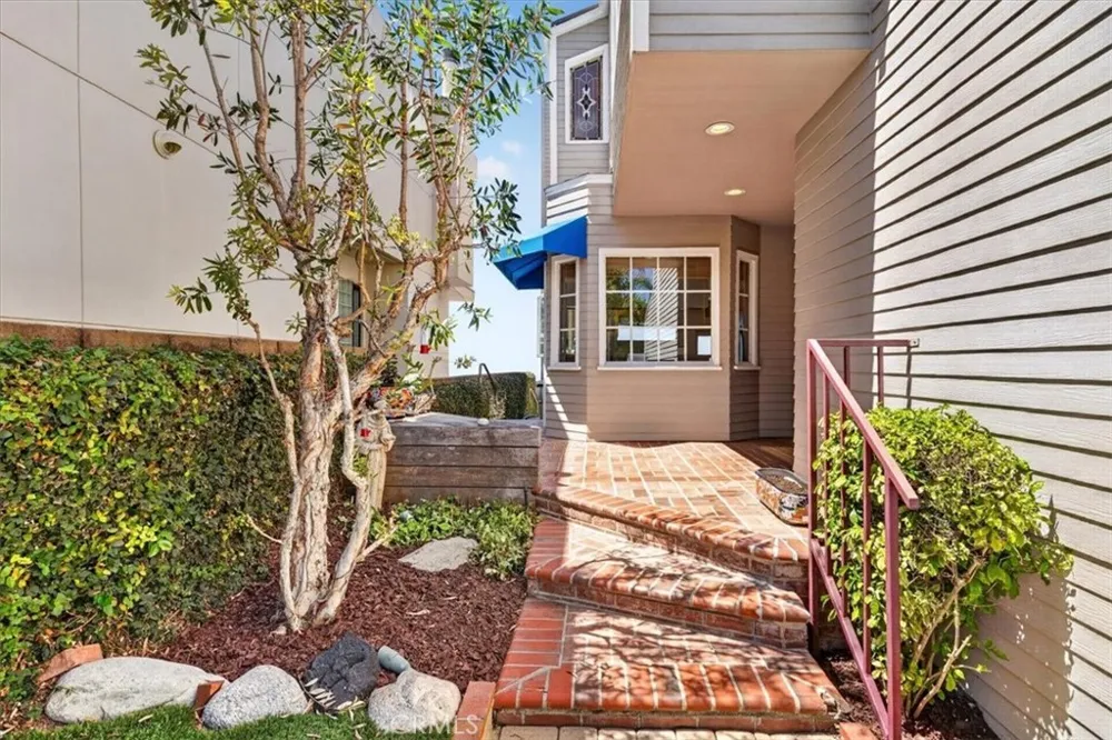 1361 La Mirada Laguna Beach, CA 92651