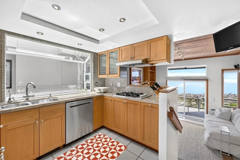 1361 La Mirada Laguna Beach, CA 92651