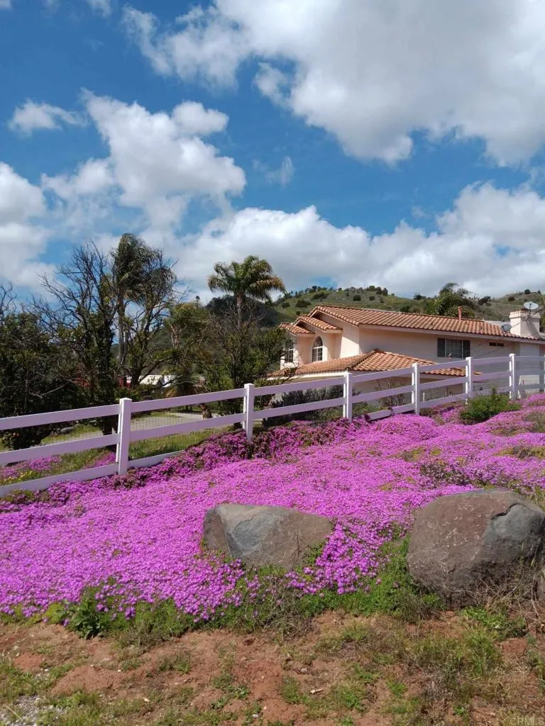 334 Rainbow Crest Road Fallbrook, CA 92028