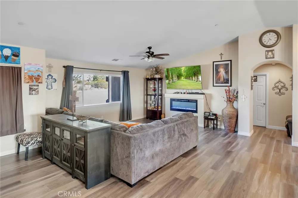 11374 Desert View Pinon Hills, CA 92372