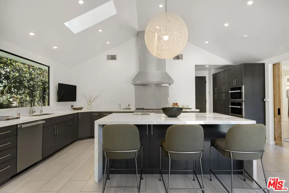 521 Loring Avenue Los Angeles, CA 90024