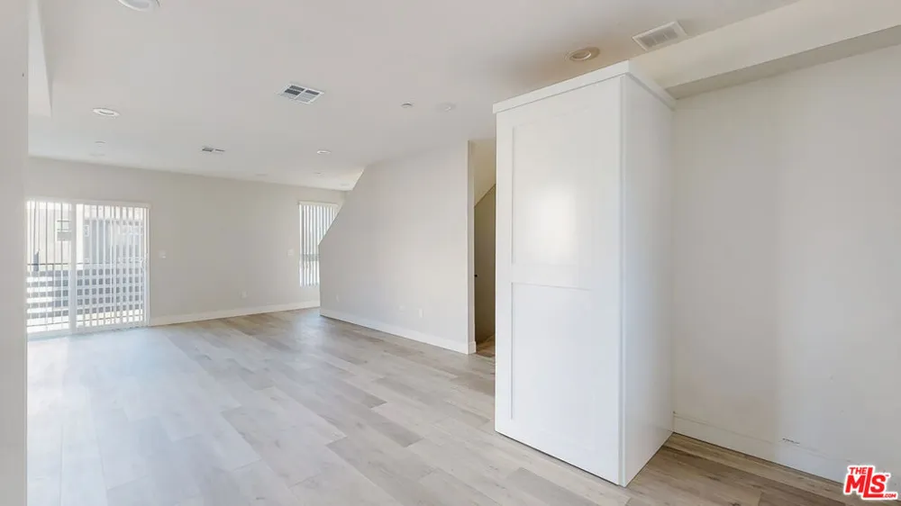 307 Rosemont Avenue #1/2 Los Angeles, CA 90026