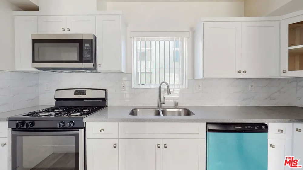 307 Rosemont Avenue #1/2 Los Angeles, CA 90026