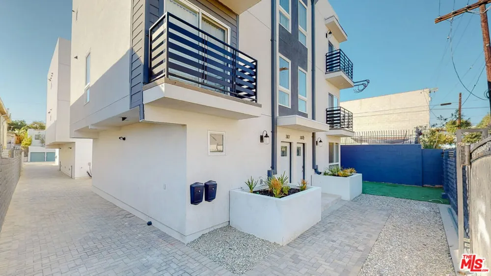 307 Rosemont Avenue #1/2 Los Angeles, CA 90026