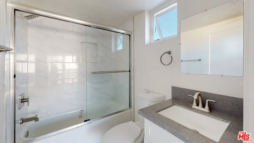 307 Rosemont Avenue #1/2 Los Angeles, CA 90026