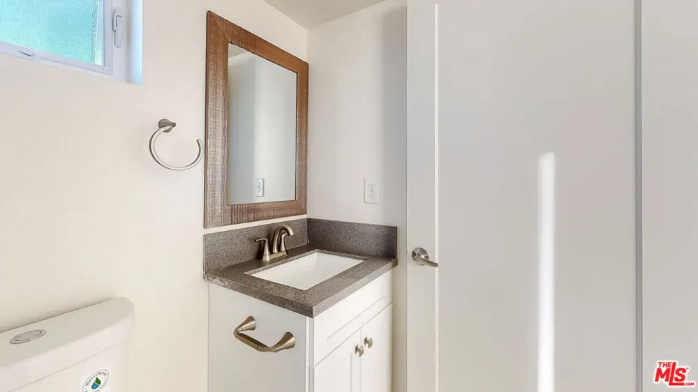 307 Rosemont Avenue #1/2 Los Angeles, CA 90026