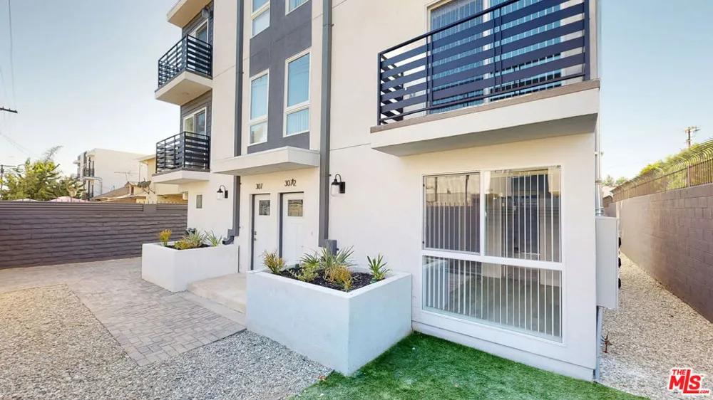 307 Rosemont Avenue #1/2 Los Angeles, CA 90026