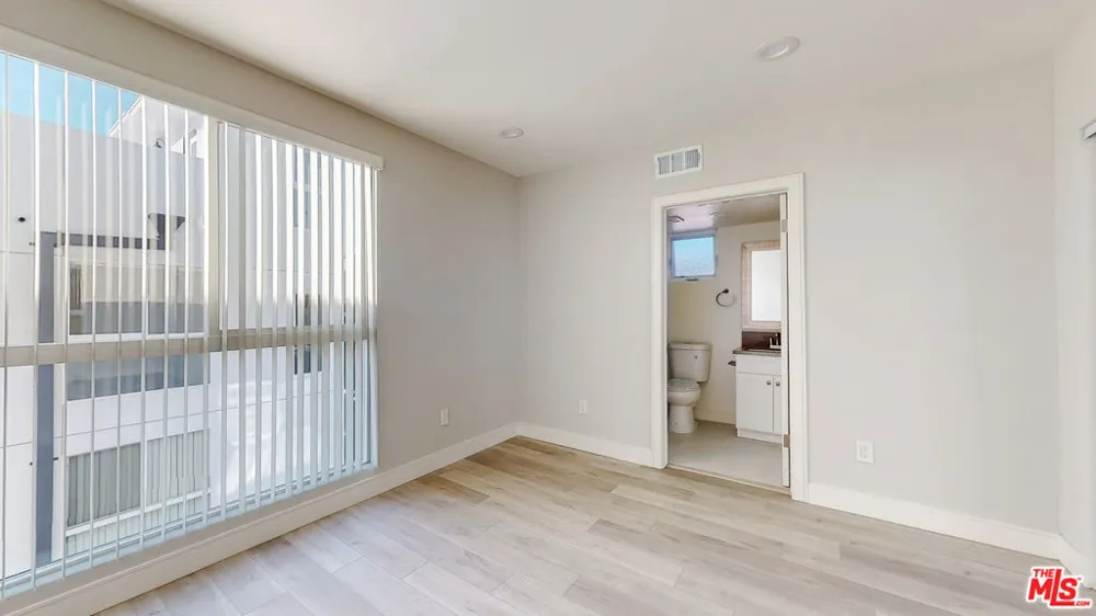 307 Rosemont Avenue #1/2 Los Angeles, CA 90026