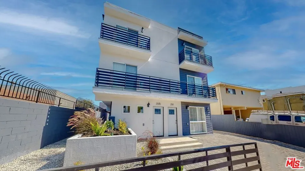 307 Rosemont Avenue #1/2 Los Angeles, CA 90026