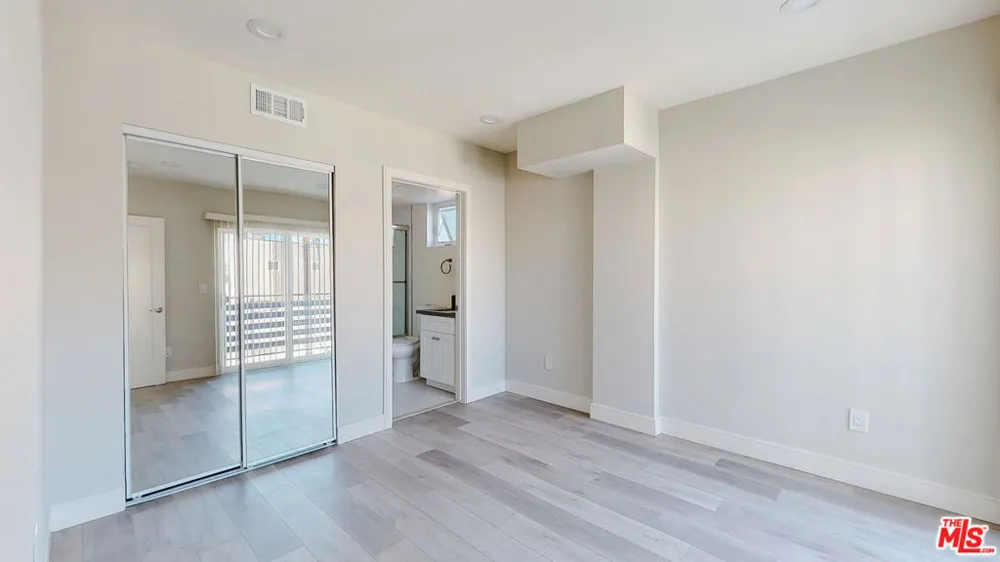307 Rosemont Avenue #1/2 Los Angeles, CA 90026