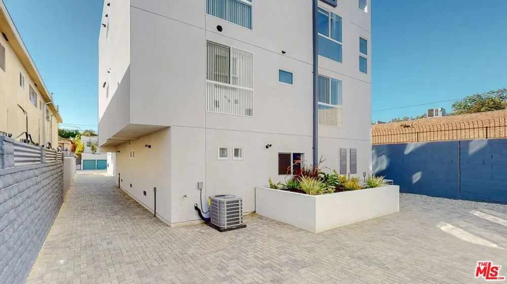 307 Rosemont Avenue #1/2 Los Angeles, CA 90026