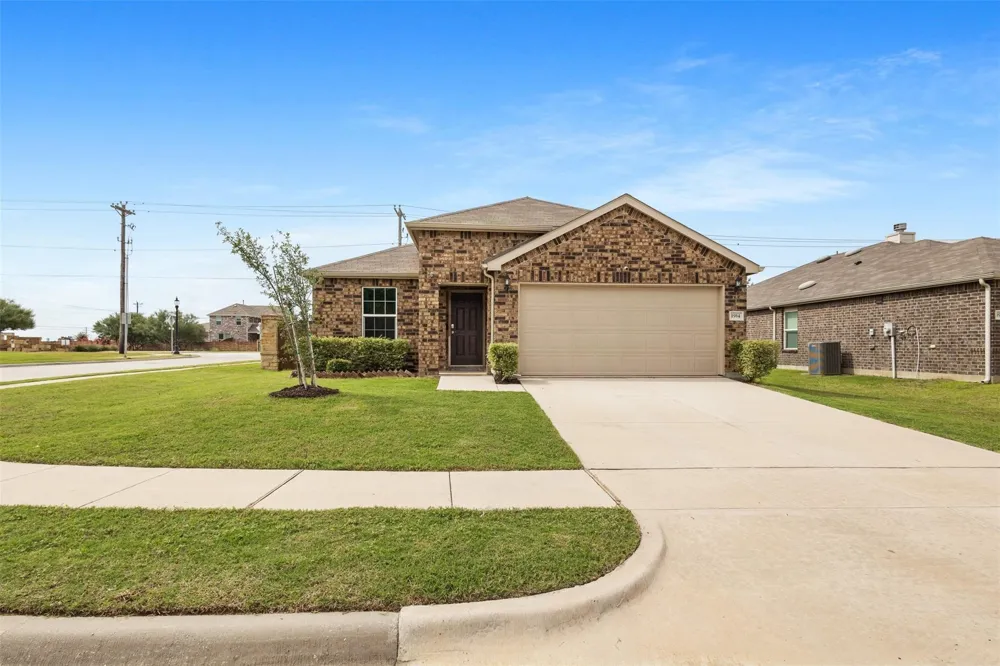 1914 Waggoner Drive Aubrey, TX 76227