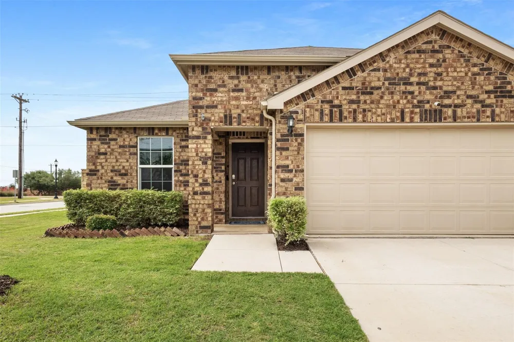1914 Waggoner Drive Aubrey, TX 76227
