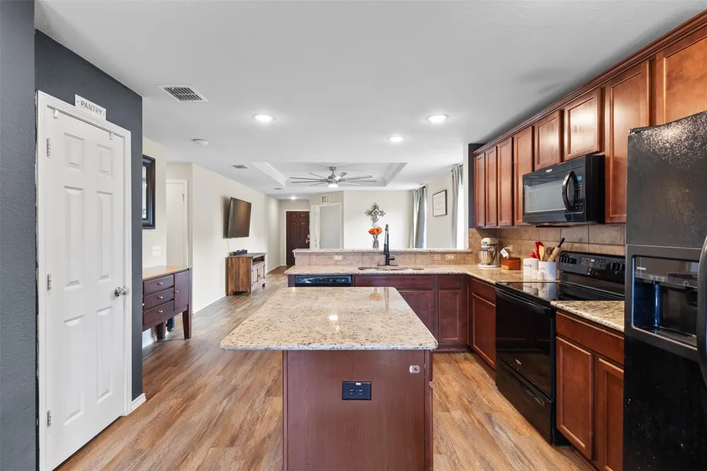1914 Waggoner Drive Aubrey, TX 76227