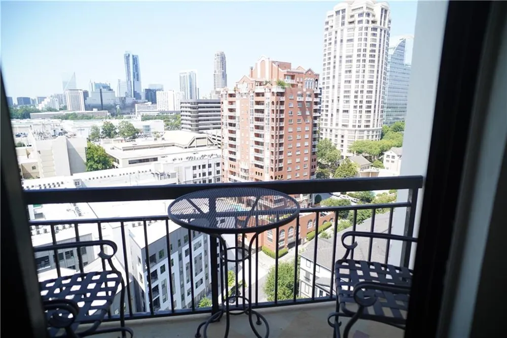 3481 Lakeside Drive NE #2207 Atlanta, GA 30326
