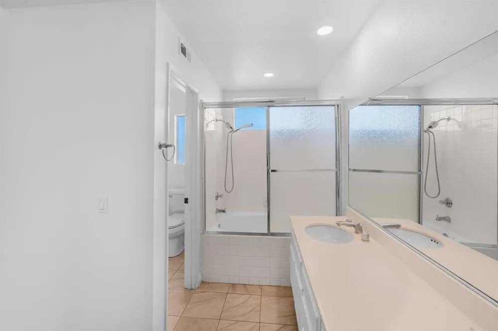 10679 Glendover Lane San Diego, CA 92126