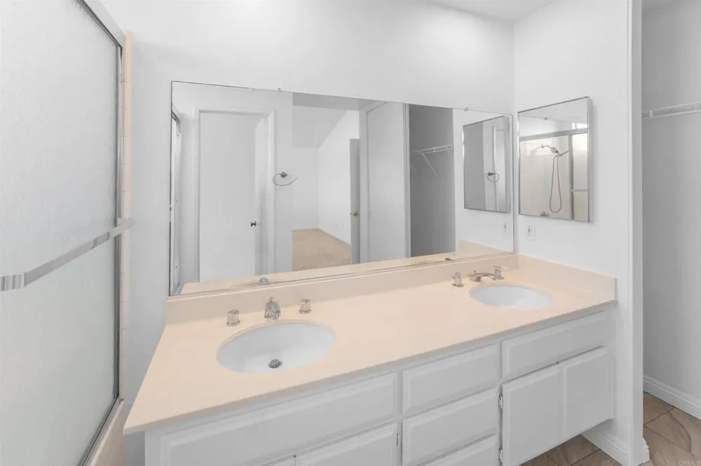 10679 Glendover Lane San Diego, CA 92126