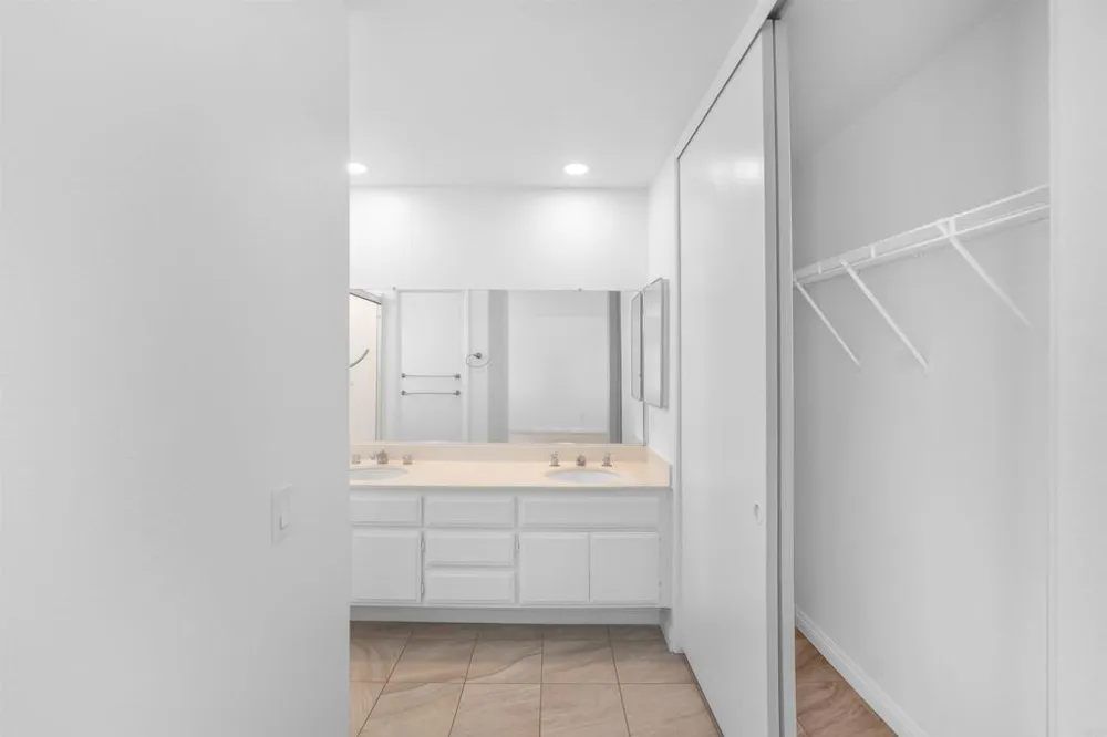 10679 Glendover Lane San Diego, CA 92126