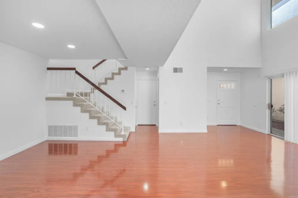 10679 Glendover Lane San Diego, CA 92126