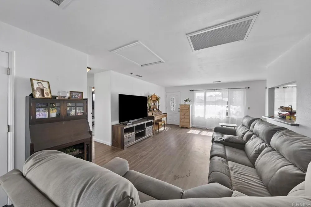 826 Ellen Lane El Cajon, CA 92019