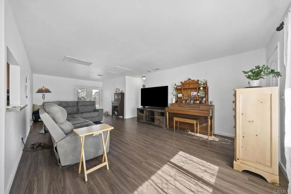 826 Ellen Lane El Cajon, CA 92019