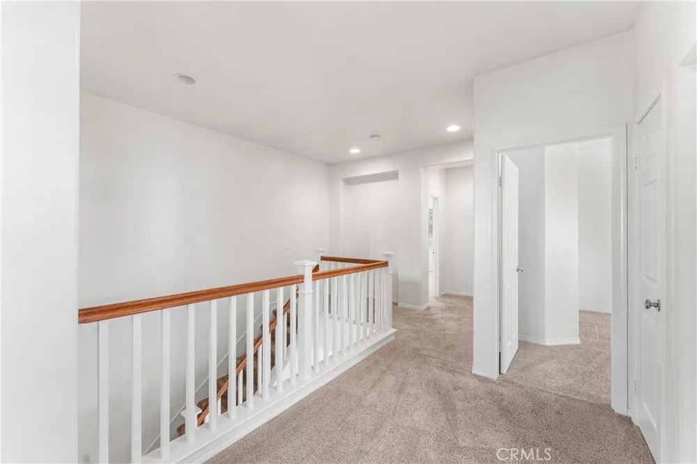 3752 W Newgrove Lancaster, CA 93536