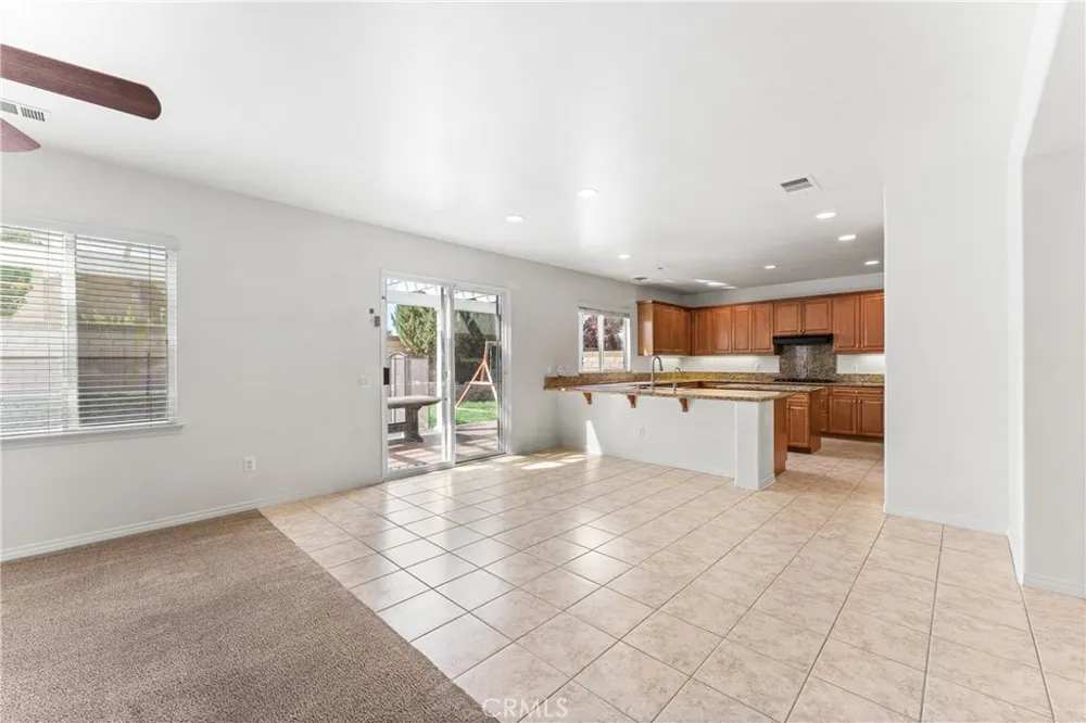 3752 W Newgrove Lancaster, CA 93536