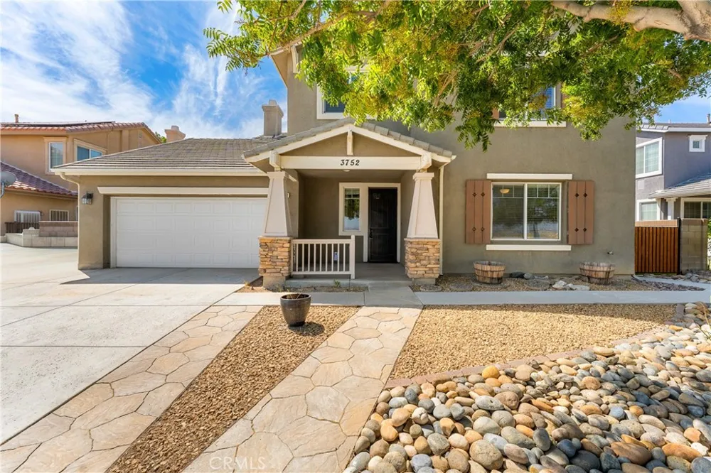 3752 W Newgrove Lancaster, CA 93536