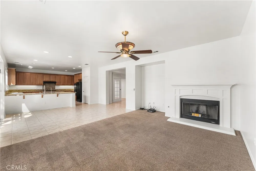 3752 W Newgrove Lancaster, CA 93536