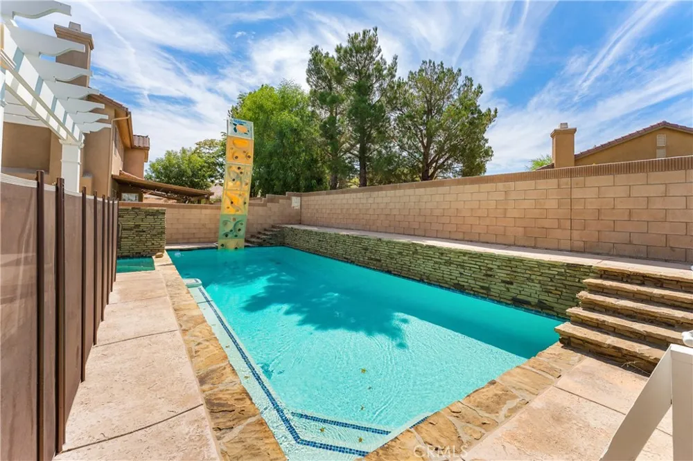 3752 W Newgrove Lancaster, CA 93536