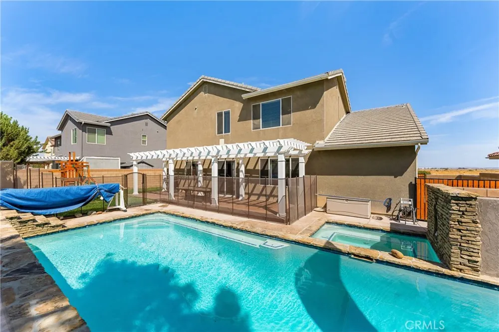 3752 W Newgrove Lancaster, CA 93536