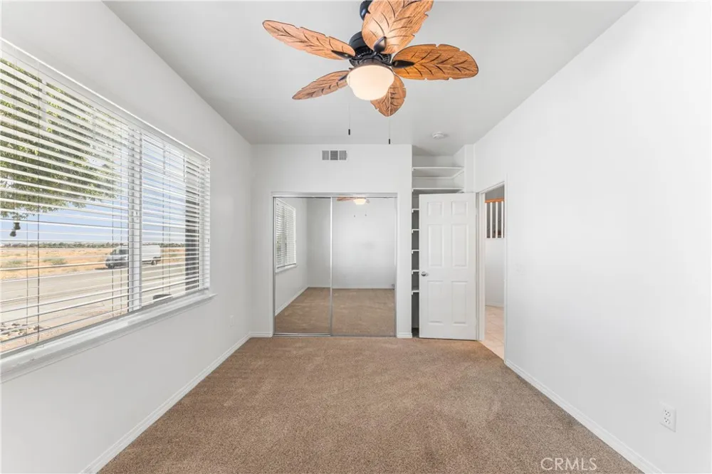 3752 W Newgrove Lancaster, CA 93536