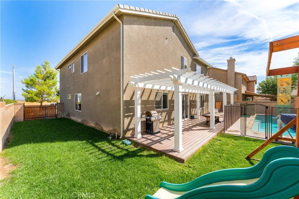 3752 W Newgrove Lancaster, CA 93536