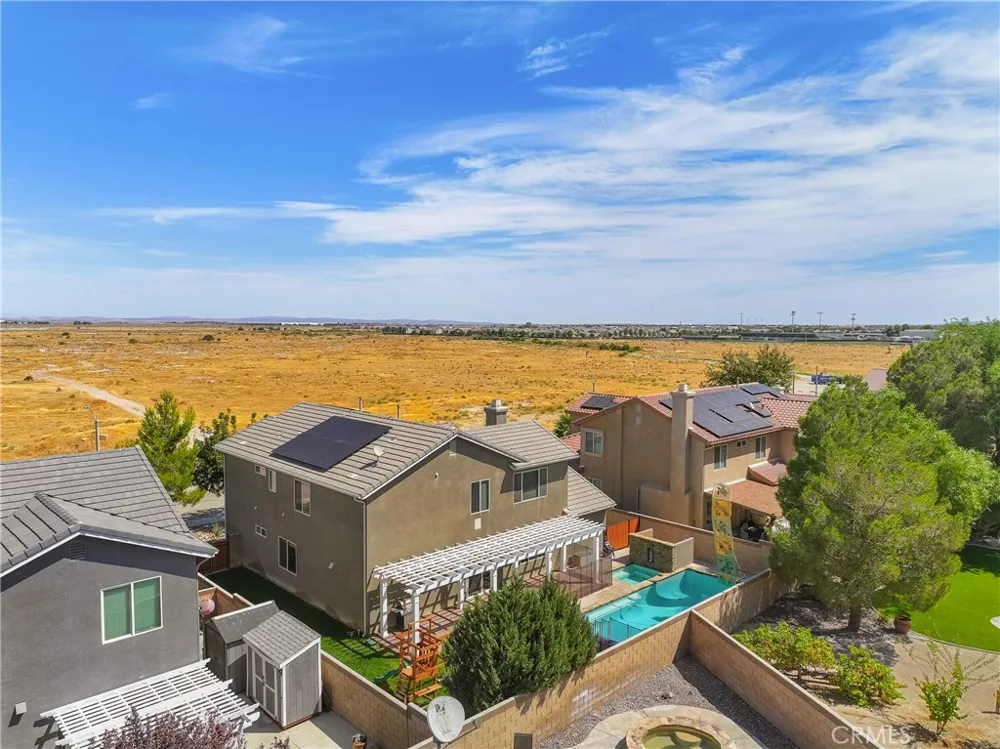 3752 W Newgrove Lancaster, CA 93536