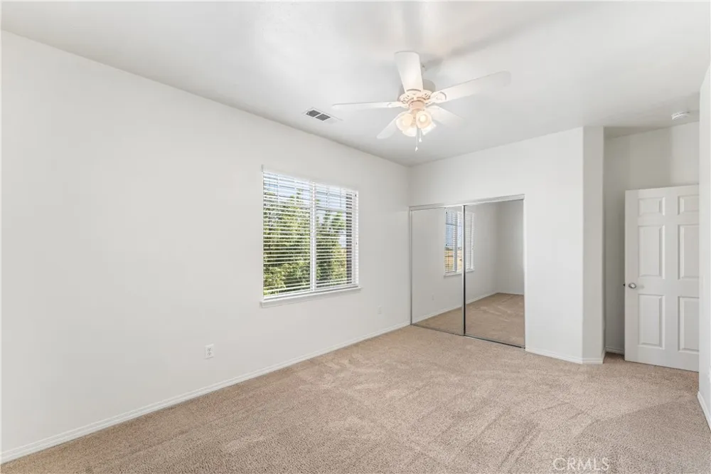 3752 W Newgrove Lancaster, CA 93536