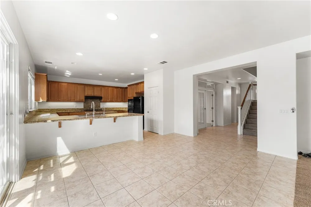3752 W Newgrove Lancaster, CA 93536