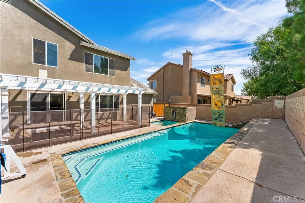 3752 W Newgrove Lancaster, CA 93536