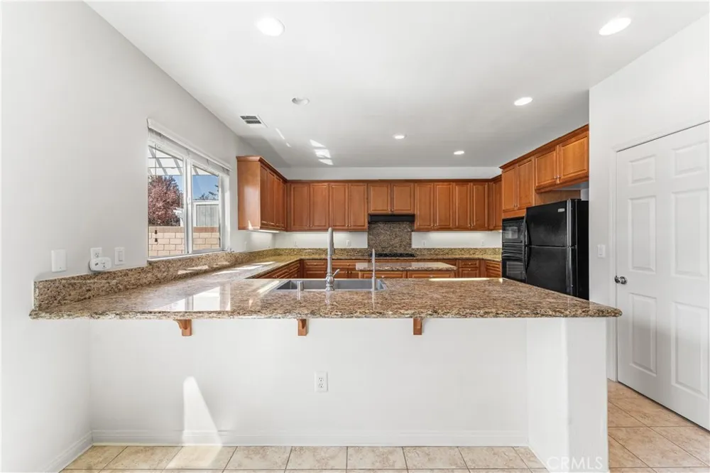 3752 W Newgrove Lancaster, CA 93536