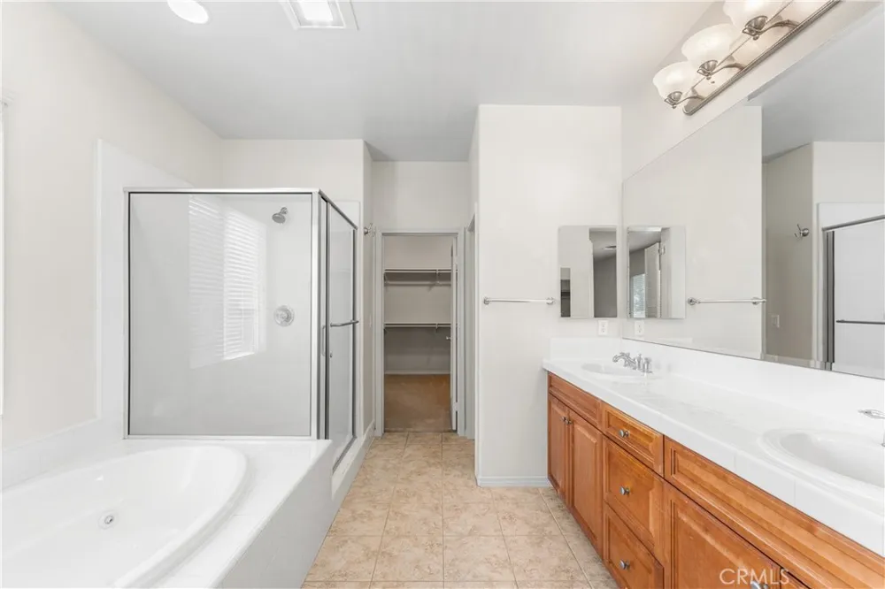 3752 W Newgrove Lancaster, CA 93536
